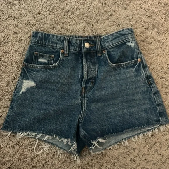 H&M size 2 Jean shorts - Picture 1 of 3